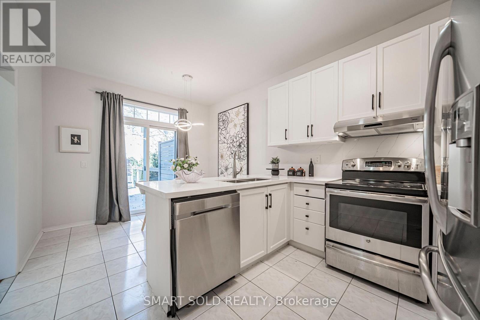 82 Ballymore Drive, Aurora, ON
