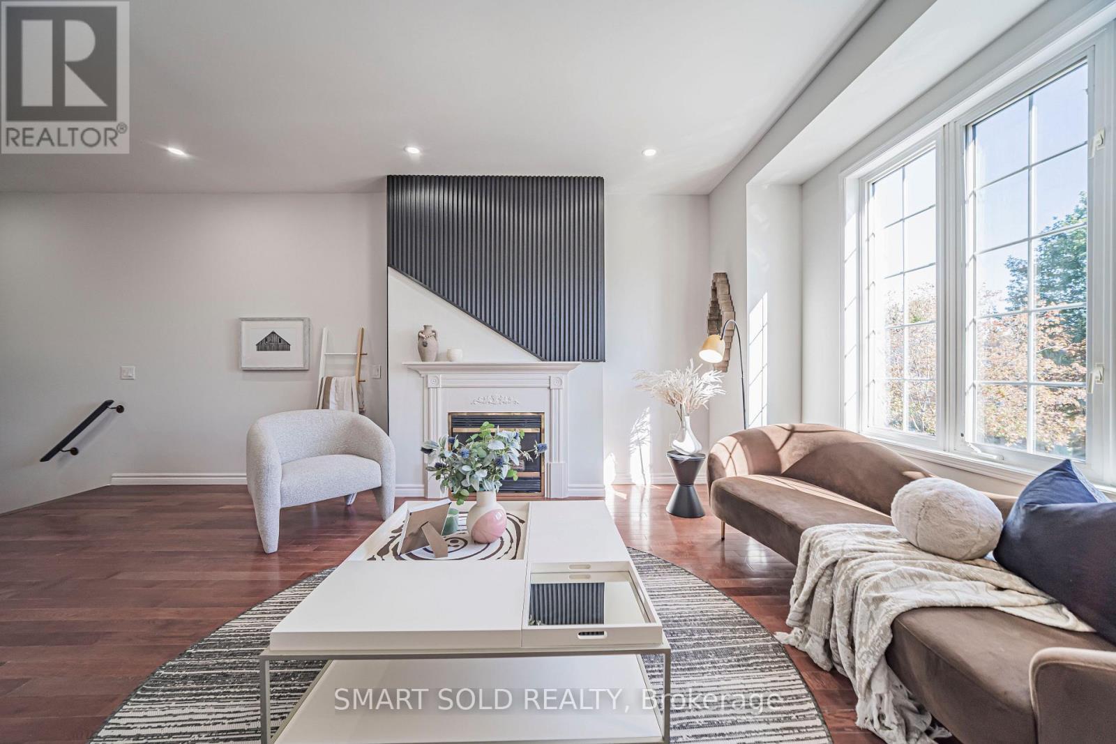 82 Ballymore Drive, Aurora, ON