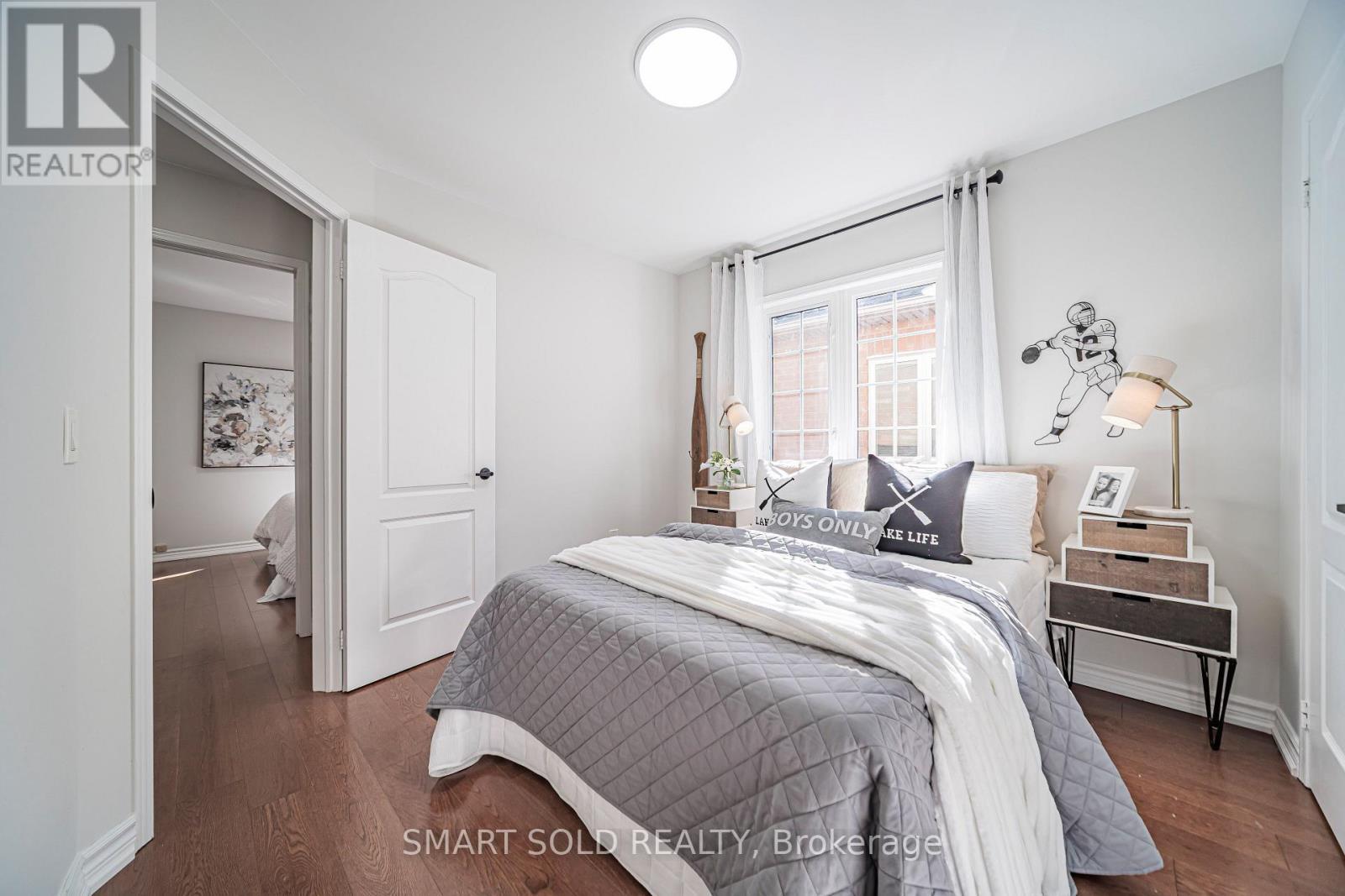 82 Ballymore Drive, Aurora, ON