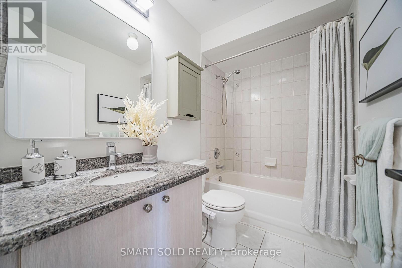 82 Ballymore Drive, Aurora, ON