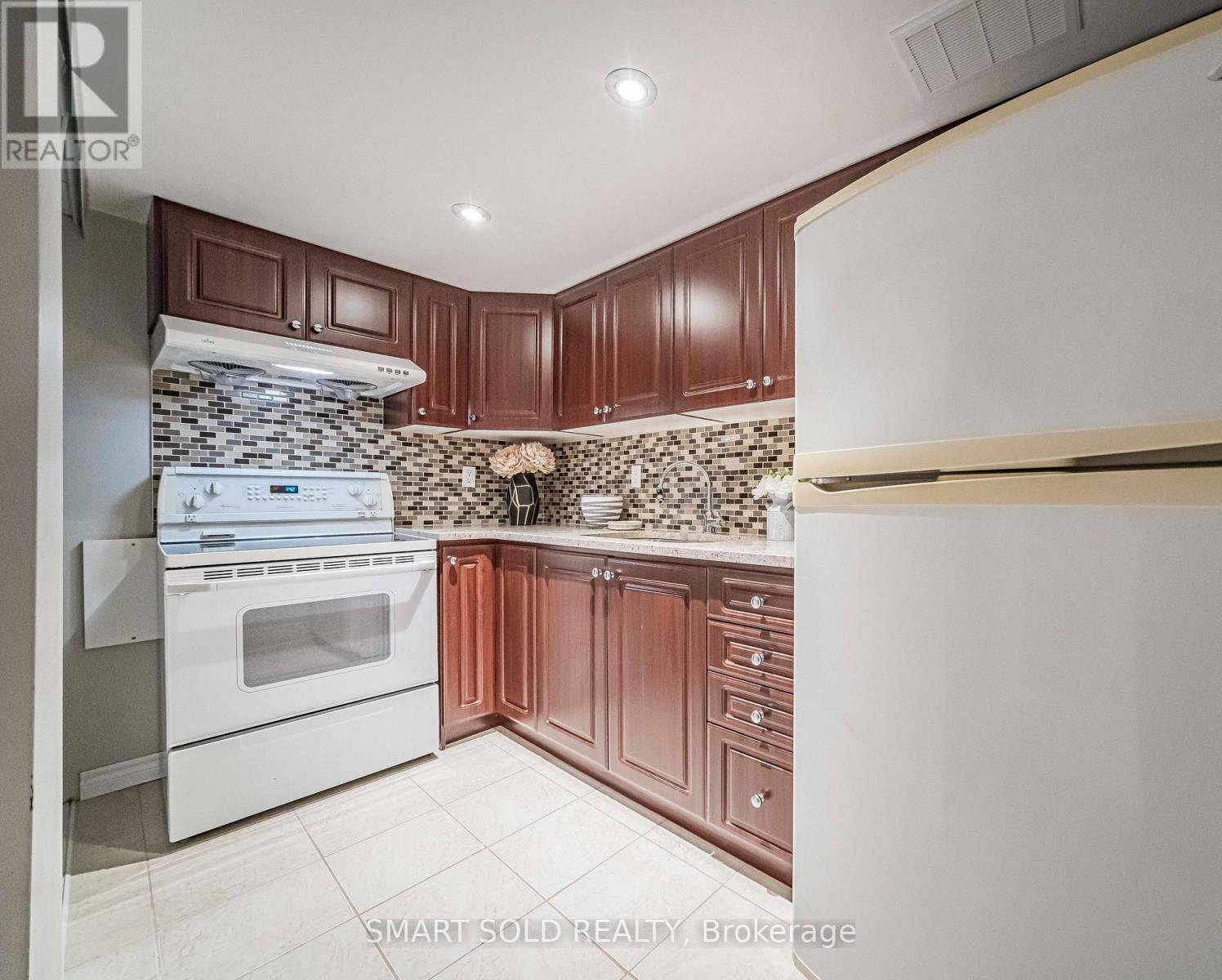 82 Ballymore Drive, Aurora, ON