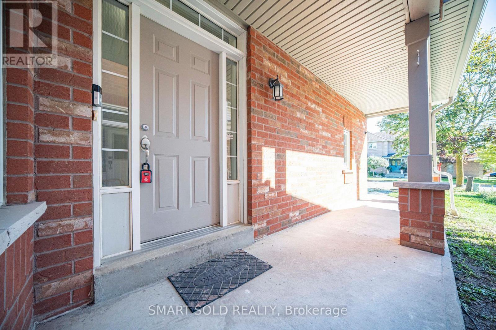82 Ballymore Drive, Aurora, ON