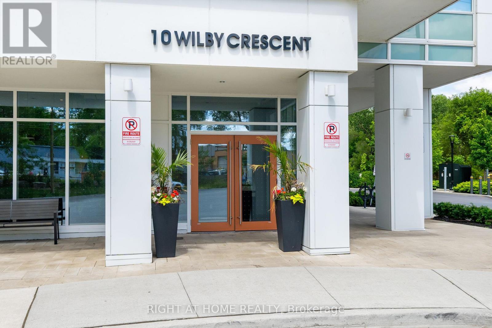 807 - 10 Wilby Crescent, Toronto, ON