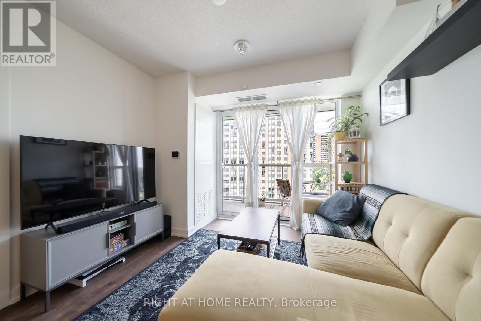 807 - 10 Wilby Crescent, Toronto, ON