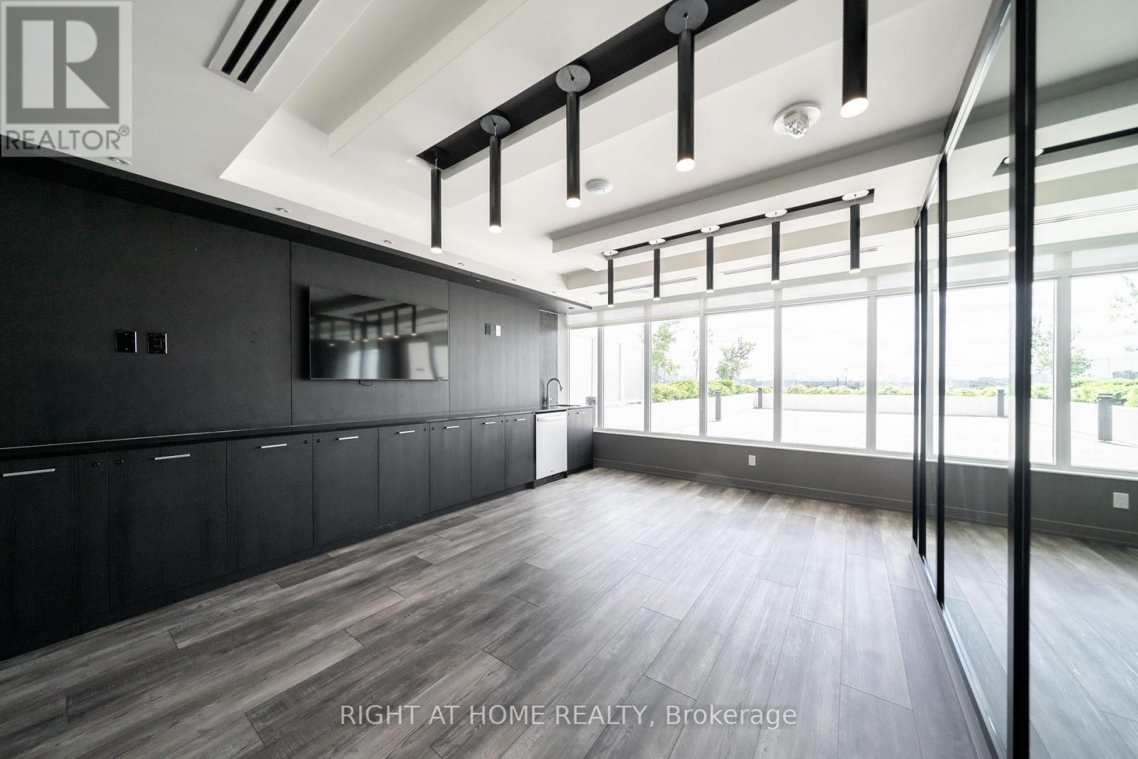807 - 10 Wilby Crescent, Toronto, ON