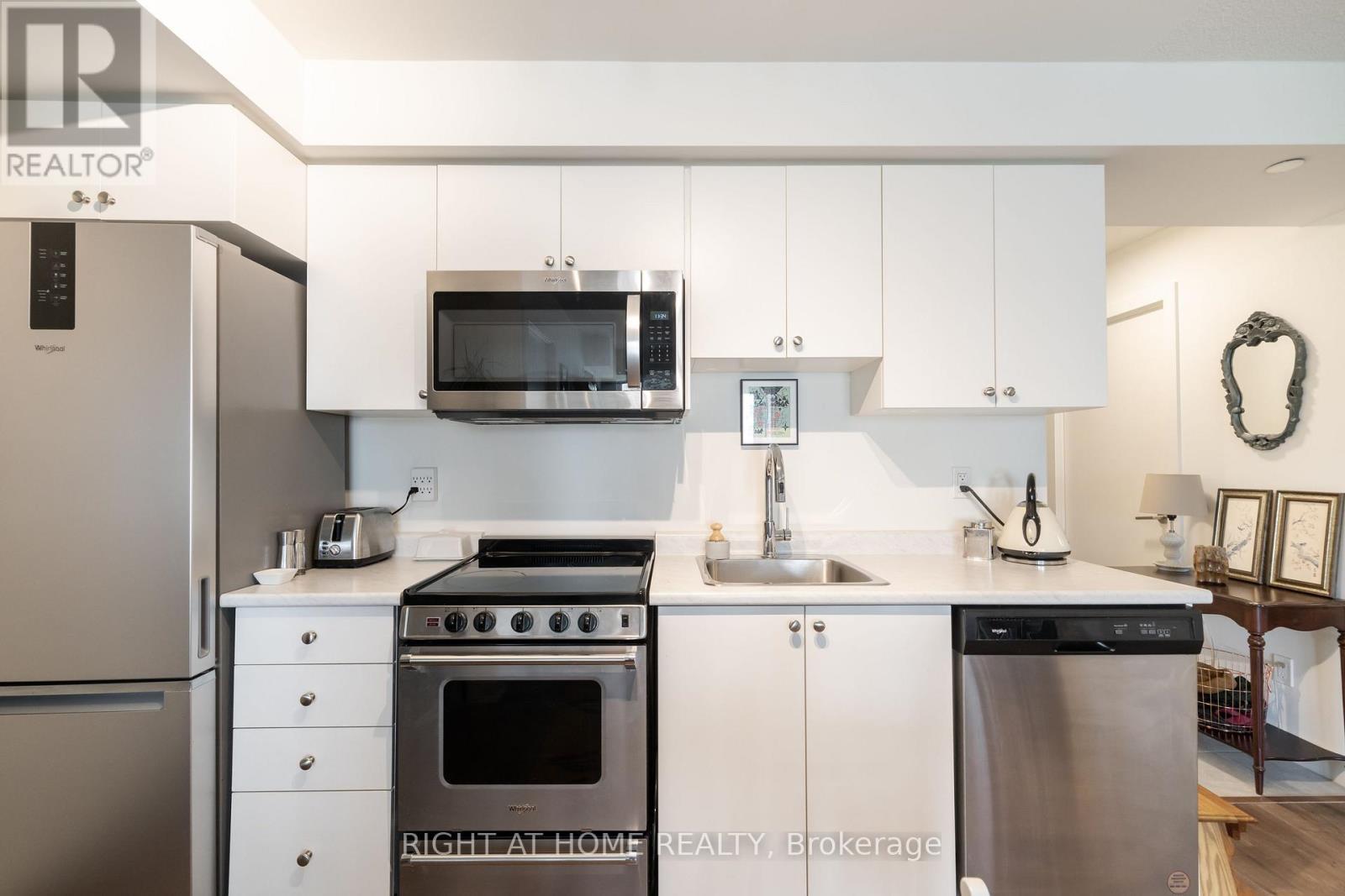 807 - 10 Wilby Crescent, Toronto, ON