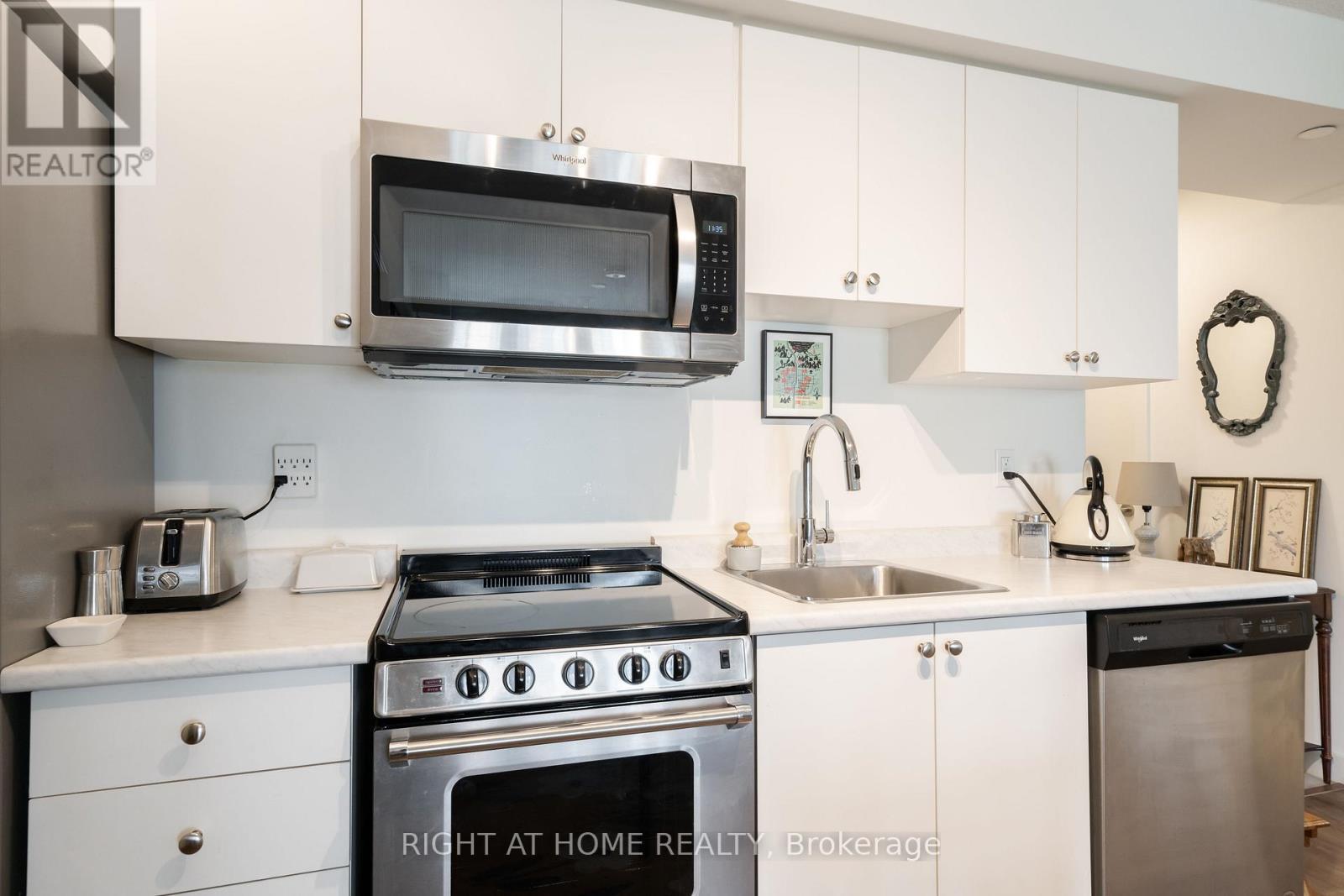 807 - 10 Wilby Crescent, Toronto, ON