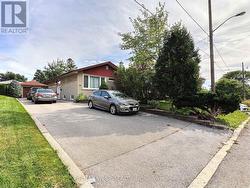 LOWER LEVEL - 31 VALENCIA CRESCENT Toronto, ON M6L 1M3
