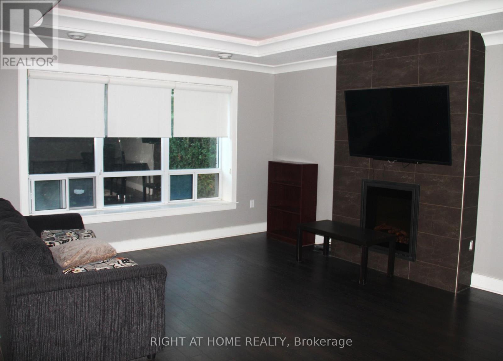 Family room - 202 - 340 Sugarcreek Trail, London North, ON