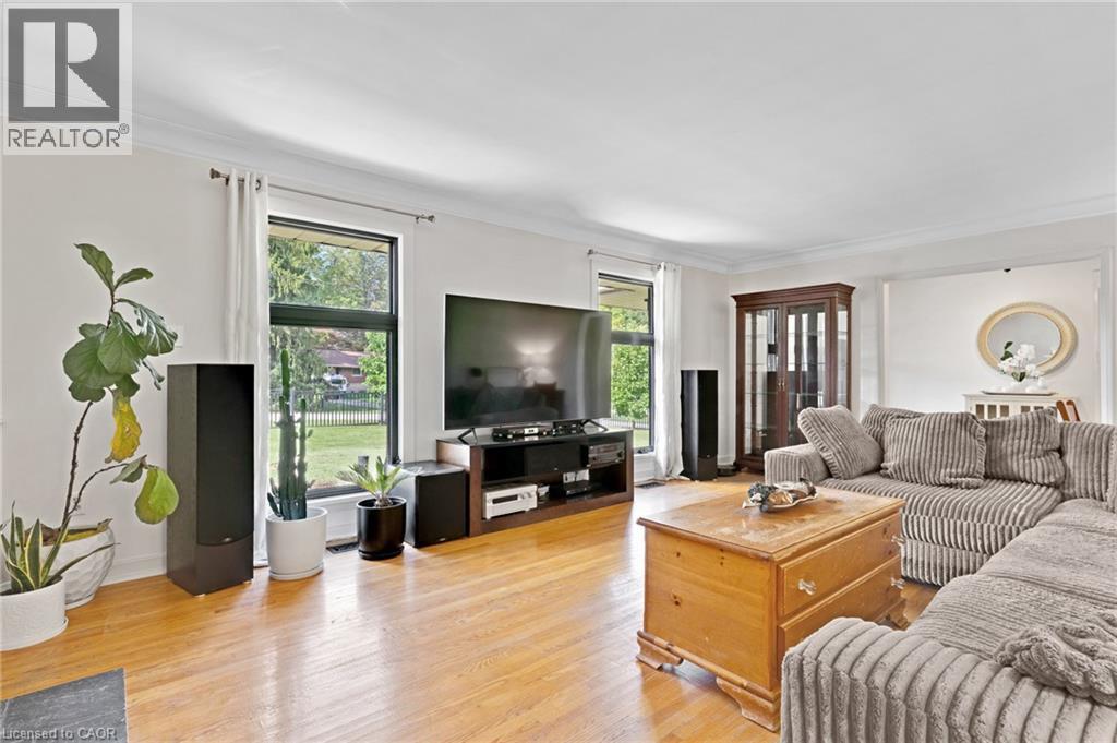 Hardwood flooring throughout, crown molding, and abundant natural light from multiple windows - 7 Shadywood Lane, Cambridge, ON