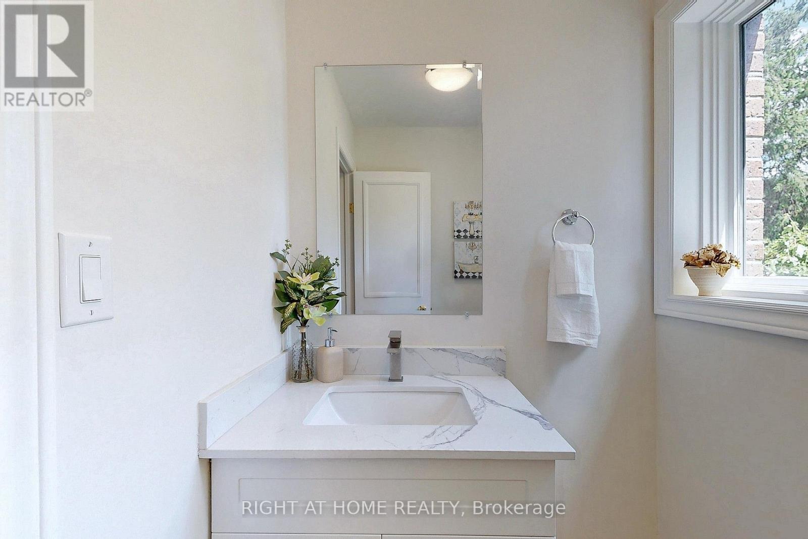 350 Sunset Beach Road, Richmond Hill, ON
