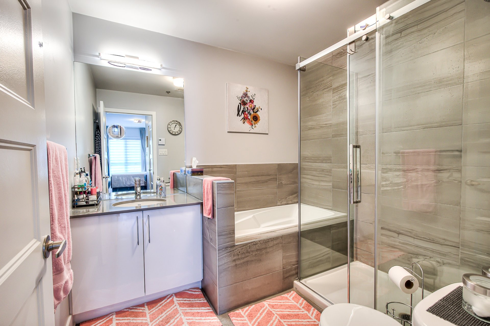 Master Bathroom - 305-191 Av. Brock S., Montréal-Ouest, QC