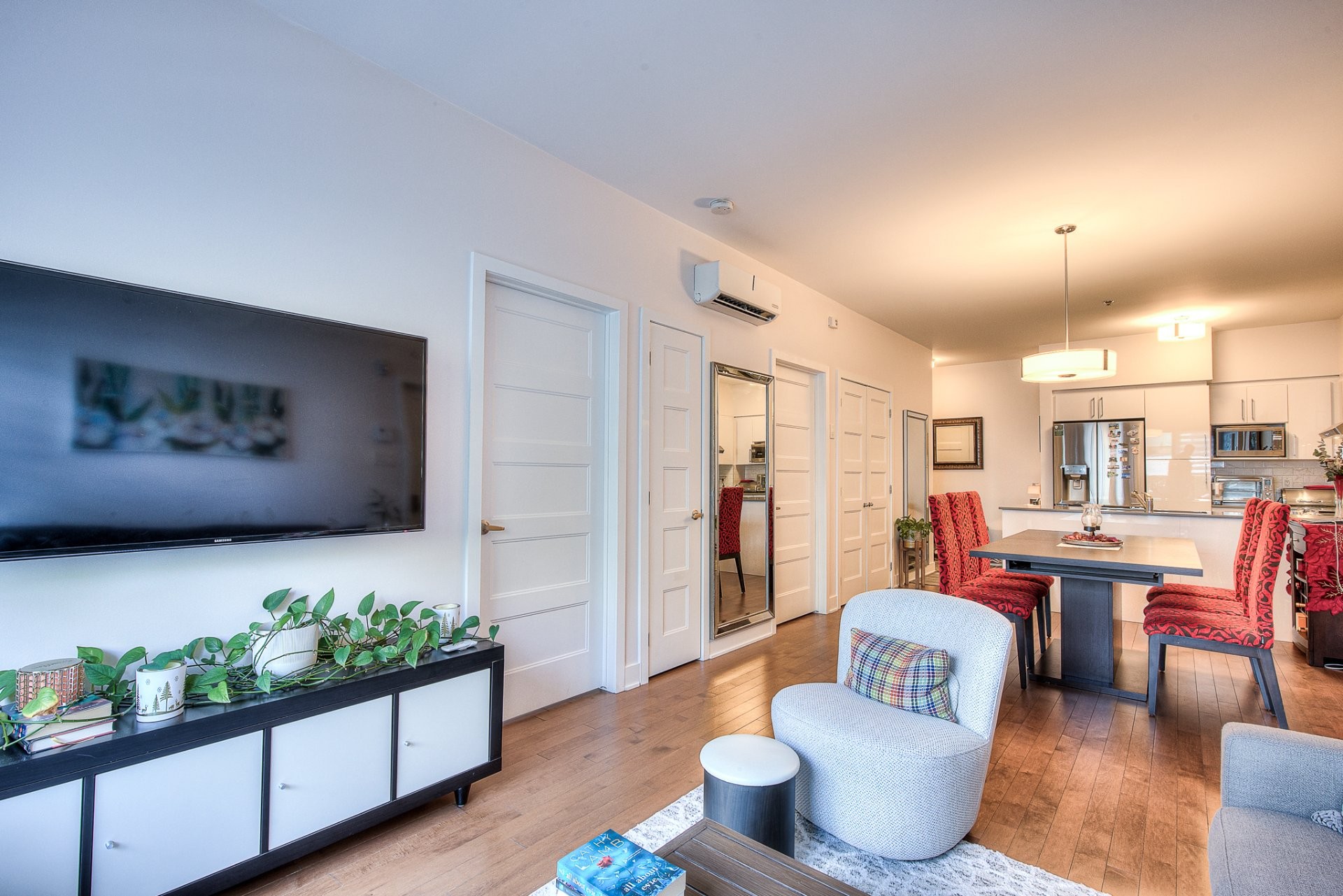 Living Room - 305-191 Av. Brock S., Montréal-Ouest, QC