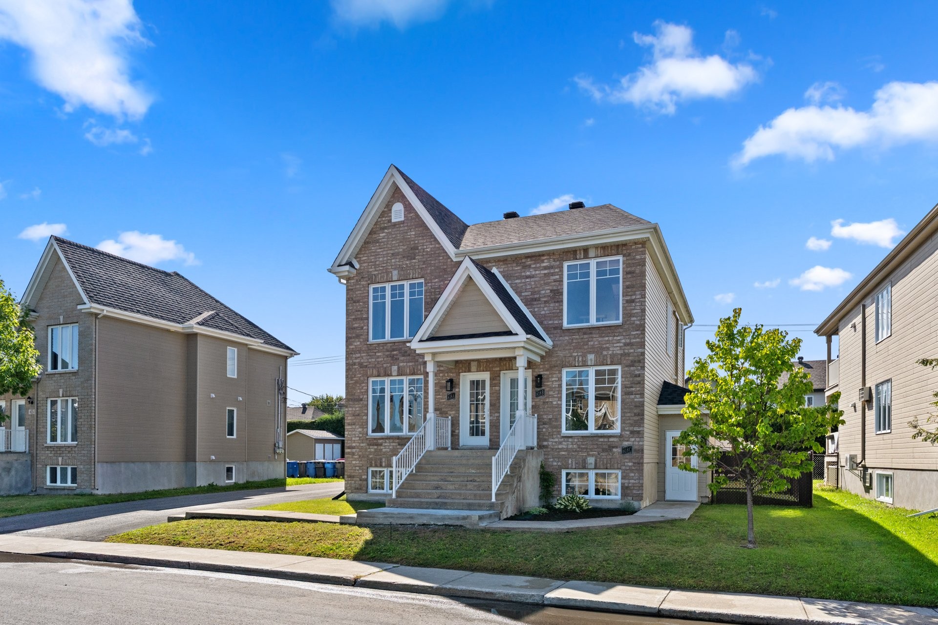 Façade - 818A - 818C Boul. Le Bourg-Neuf, Repentigny (Le Gardeur), QC