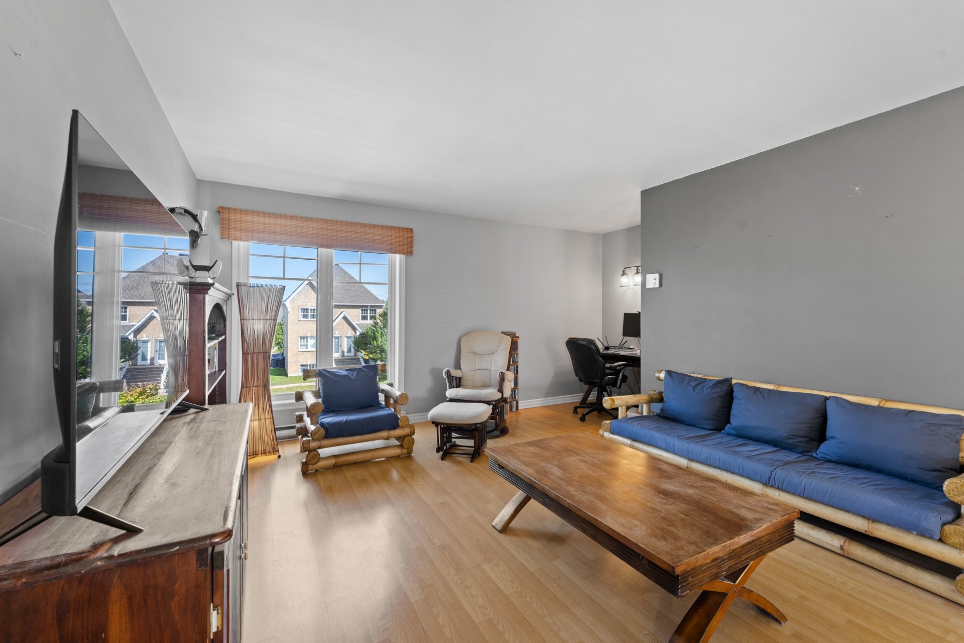 Salon - 818A - 818C Boul. Le Bourg-Neuf, Repentigny (Le Gardeur), QC