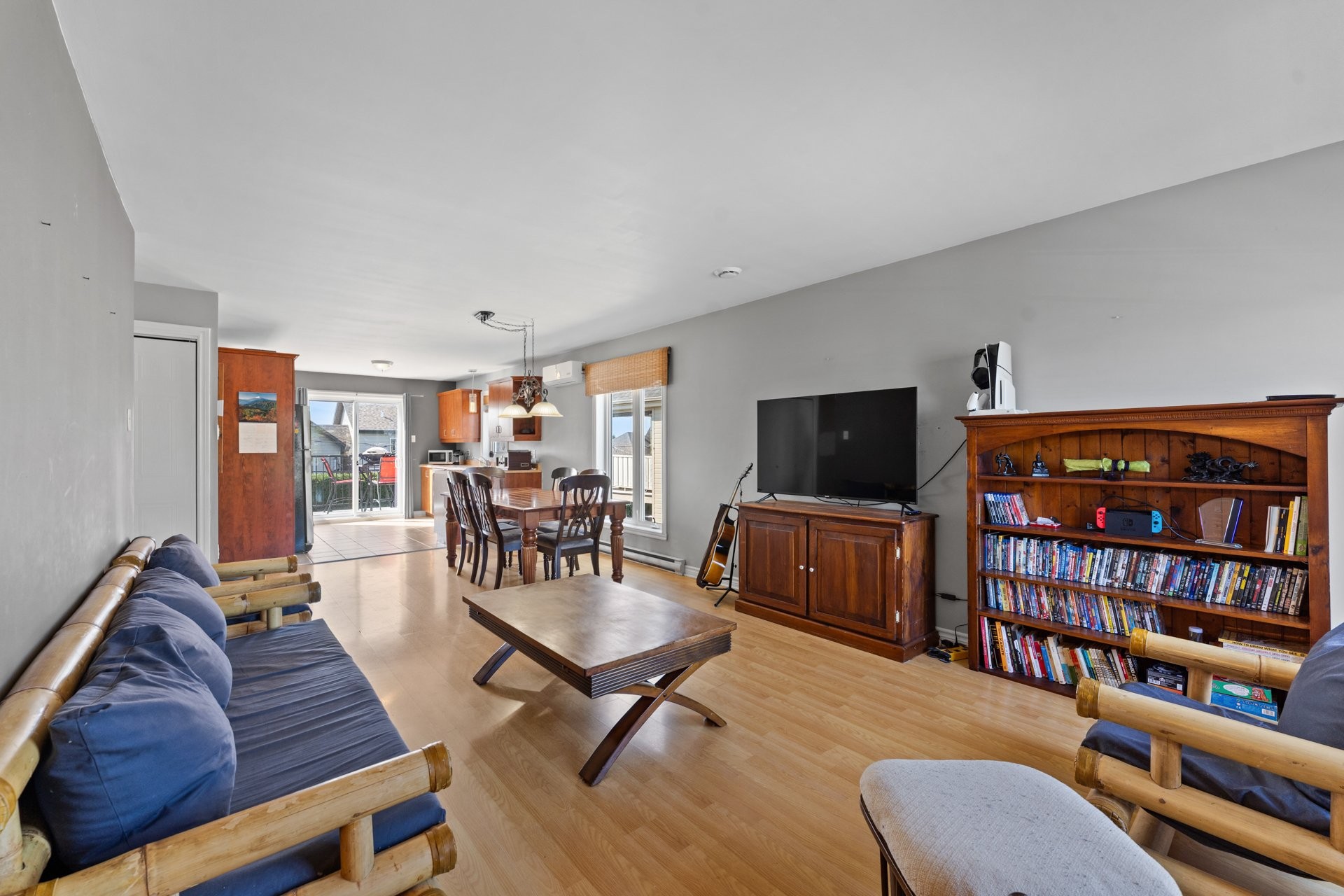 Salon - 818A - 818C Boul. Le Bourg-Neuf, Repentigny (Le Gardeur), QC