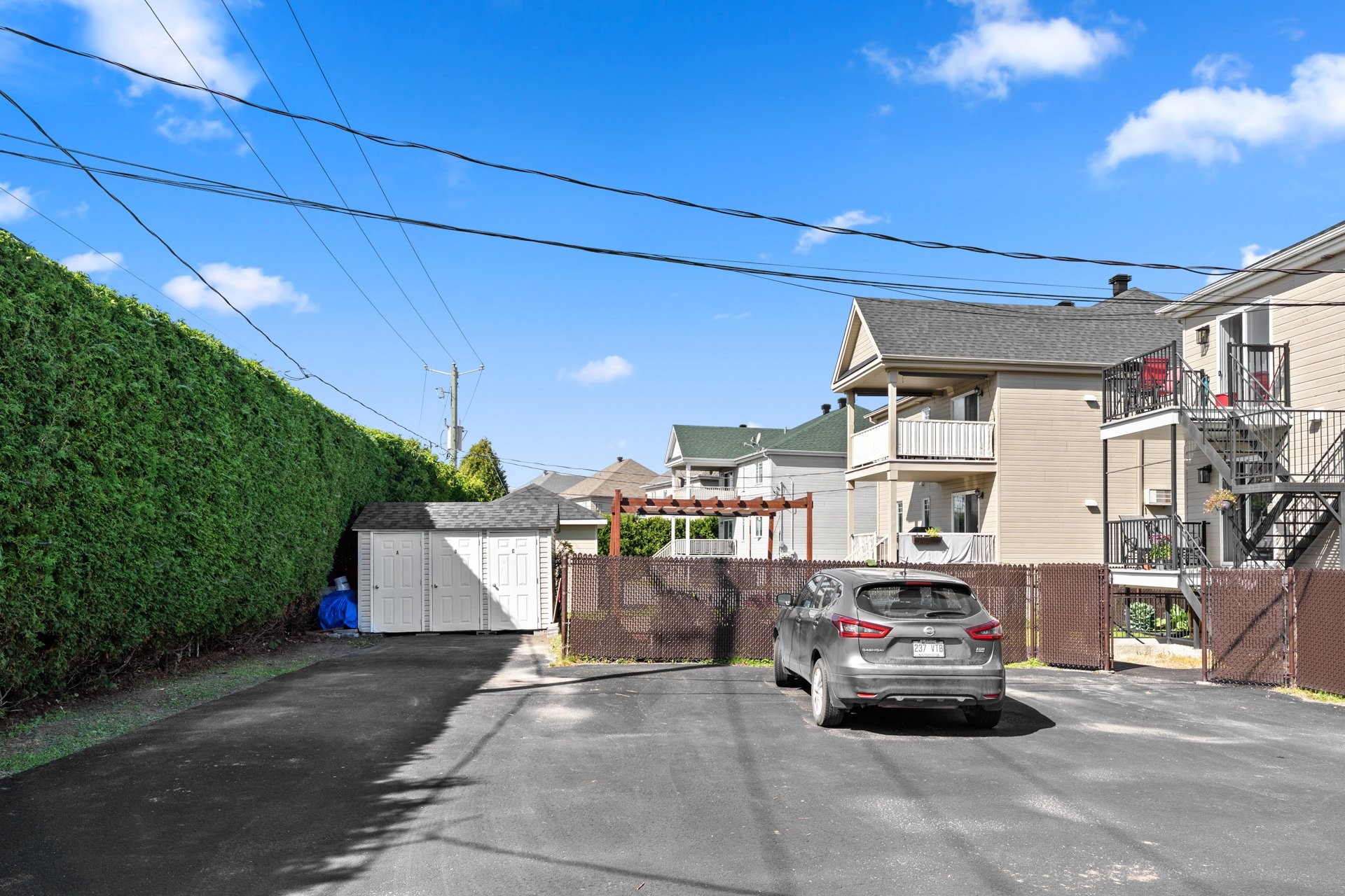 Stationnement - 818A - 818C Boul. Le Bourg-Neuf, Repentigny (Le Gardeur), QC