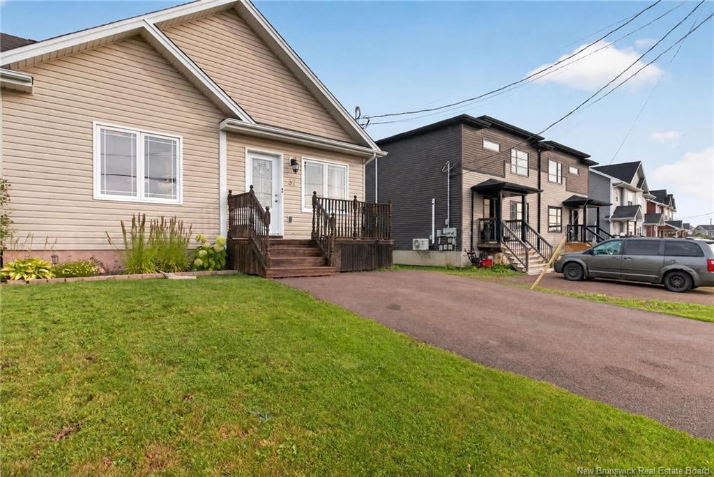 37 Brevet, Moncton, NB