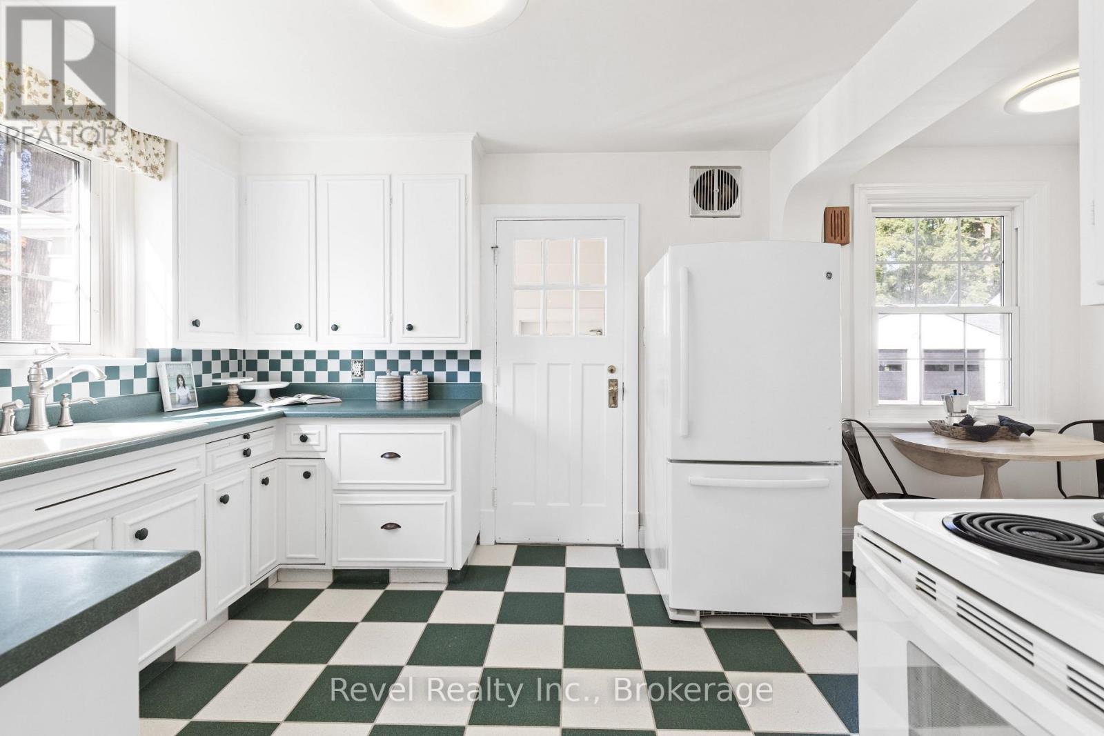 13 Sylvan Crescent, Kawartha Lakes (Lindsay), ON