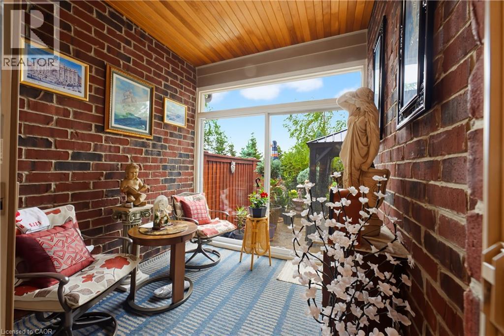 Three-season sunroom - 123 Oak Park Drive, Waterloo, ON