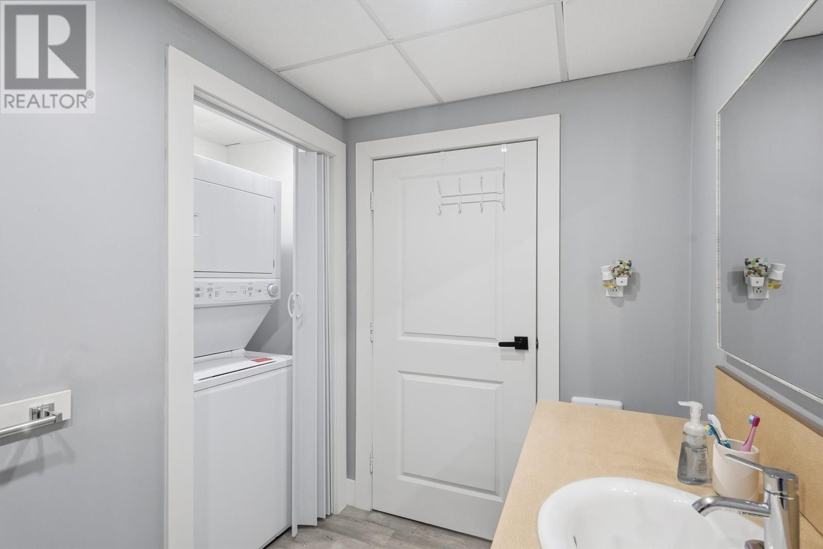 Apartment Bath/Laundry - 3 Brookside Road, Glovertown, NL