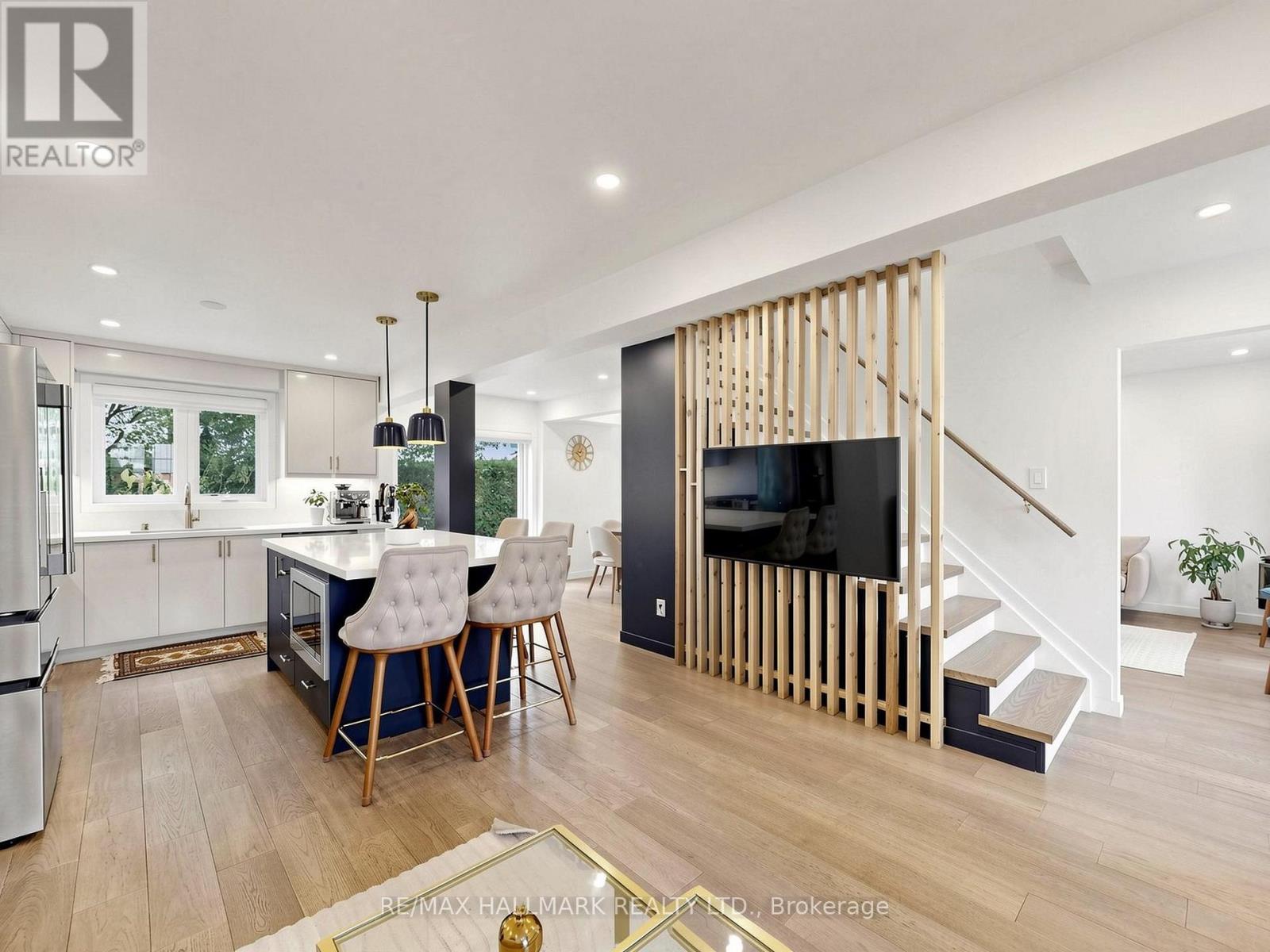 400 Handley Crescent, Newmarket, ON