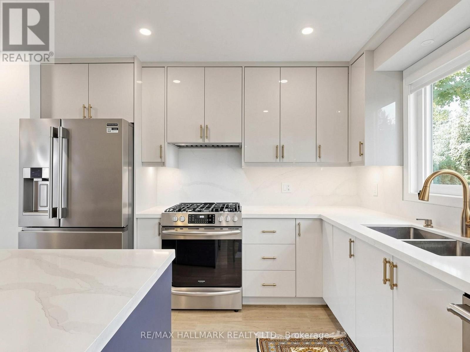 400 Handley Crescent, Newmarket, ON