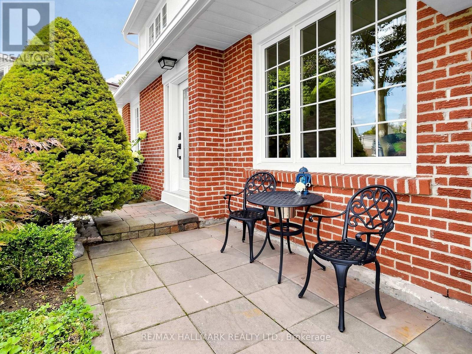 400 Handley Crescent, Newmarket, ON