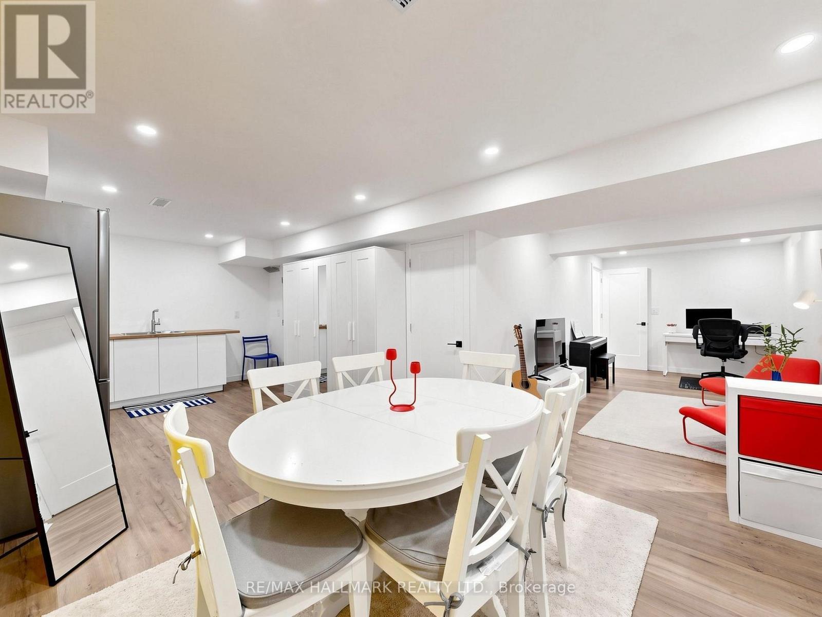 400 Handley Crescent, Newmarket, ON