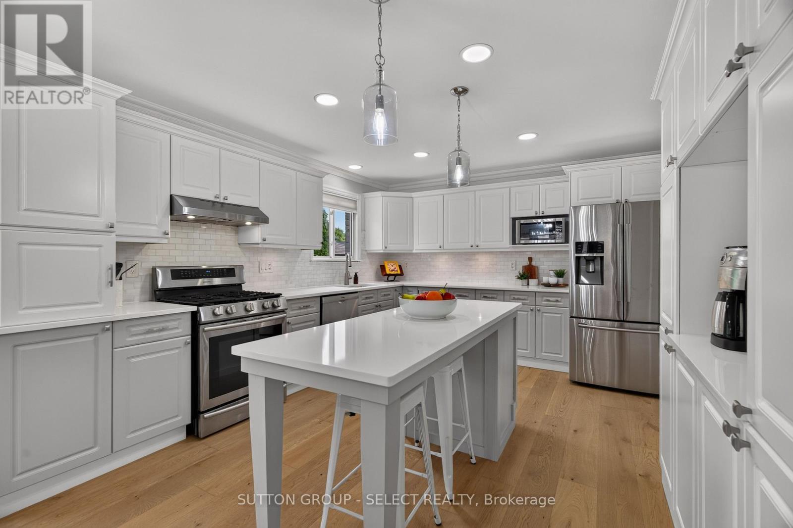 Spacious functional kitchen with ample cabinetry - 121 Tanoak Drive, London North (North E), ON