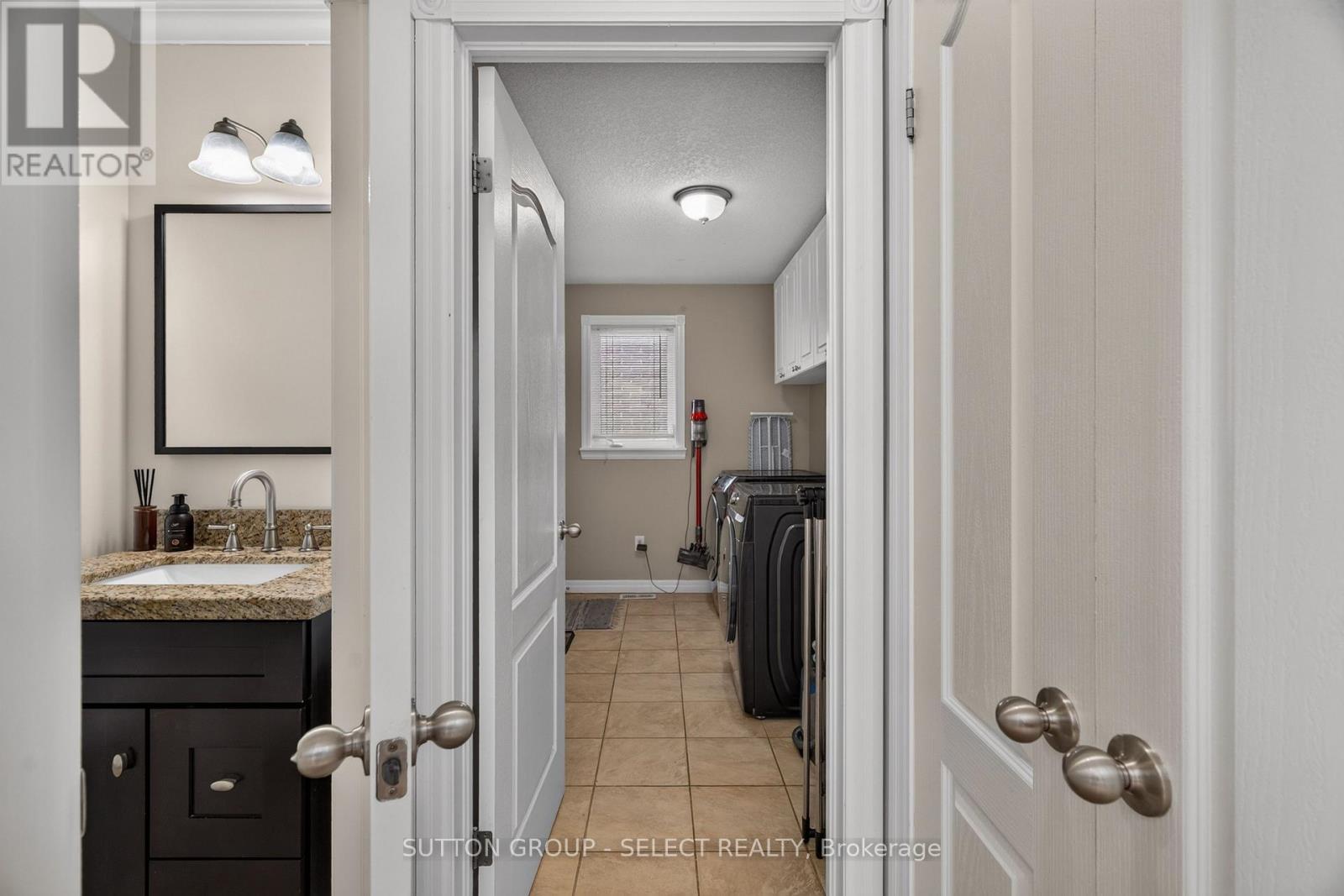 Main floor laundry room + powder room - 121 Tanoak Drive, London North (North E), ON