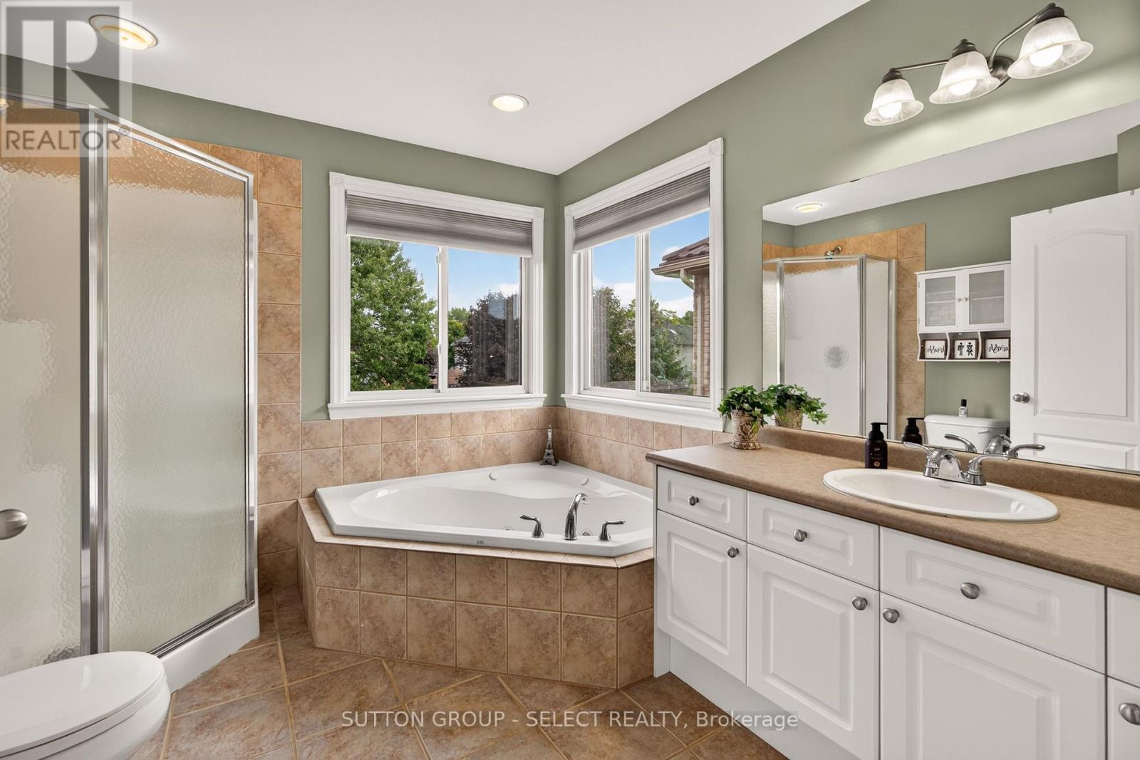 121 Tanoak Drive, London North (North E), ON