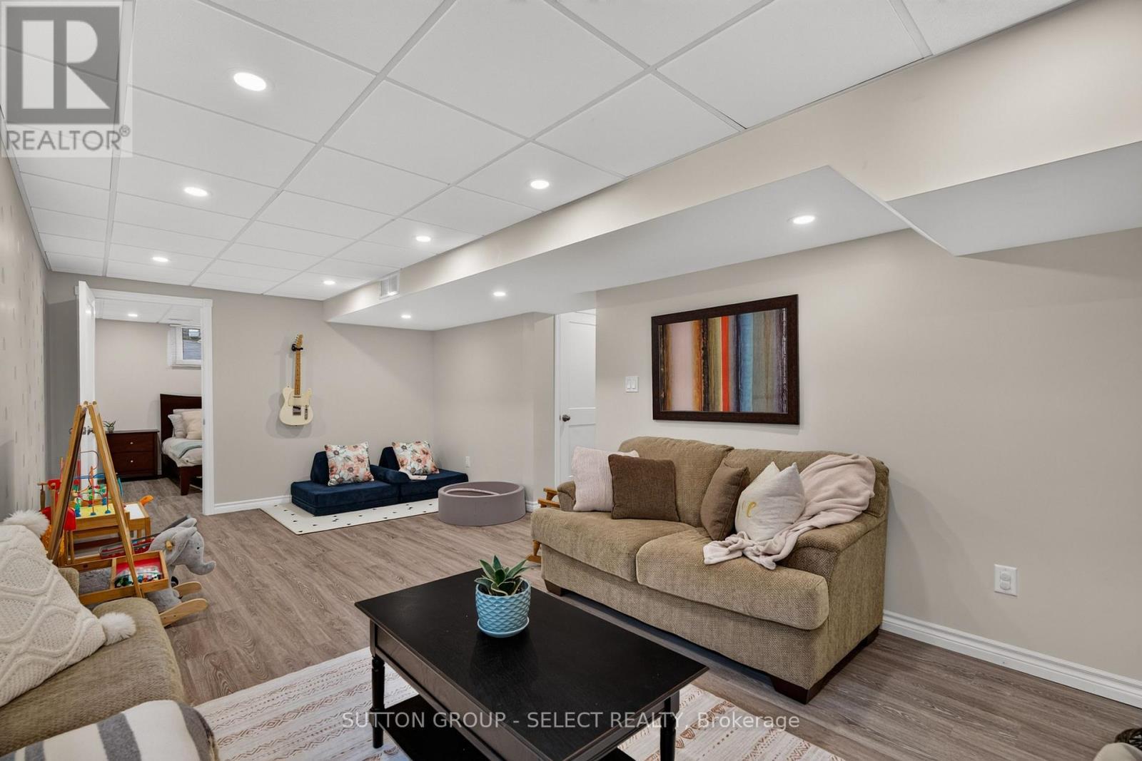 Rec room, play room, in-law suite (garage access) - 121 Tanoak Drive, London North (North E), ON