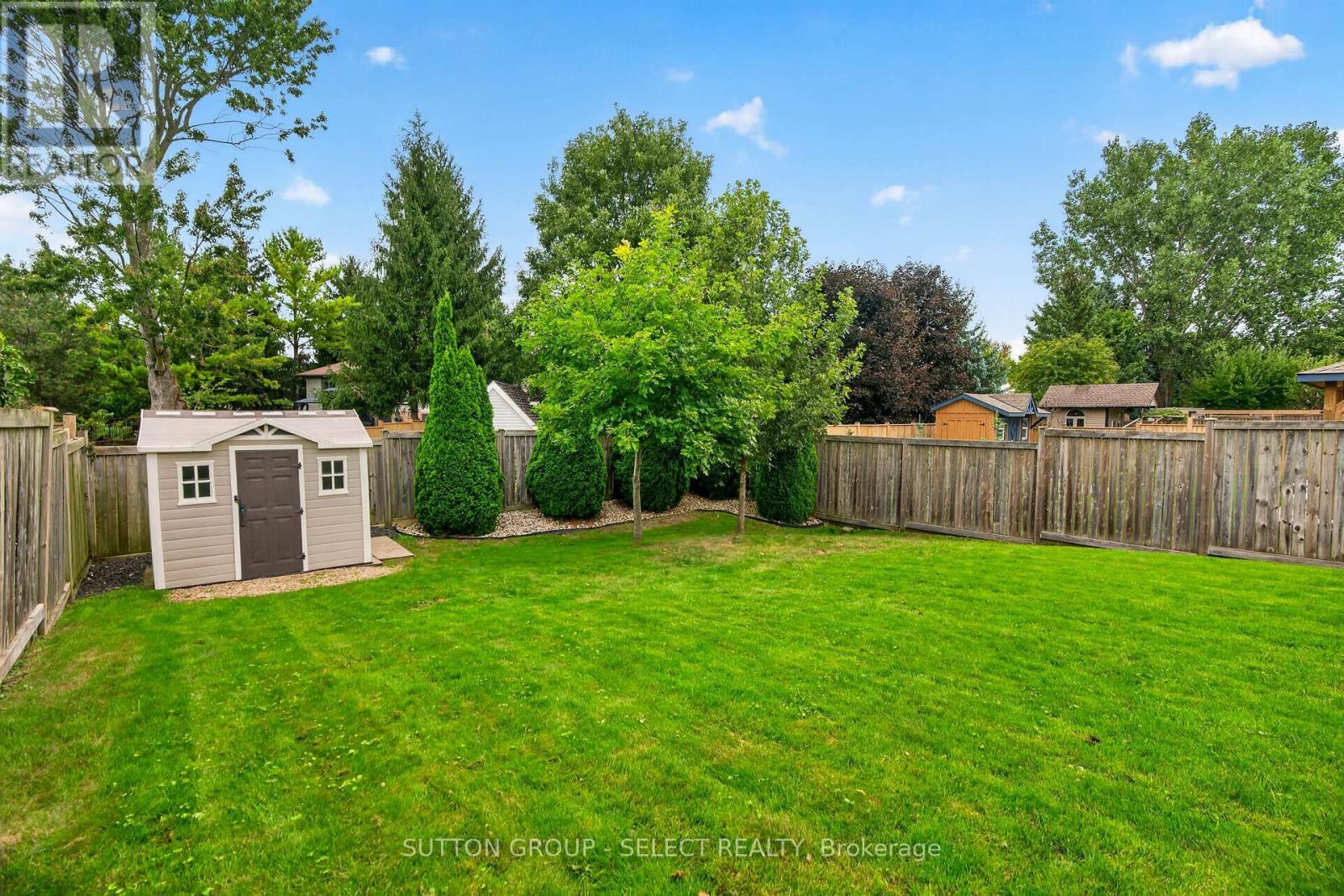 Fairly private, fully fenced - 121 Tanoak Drive, London North (North E), ON