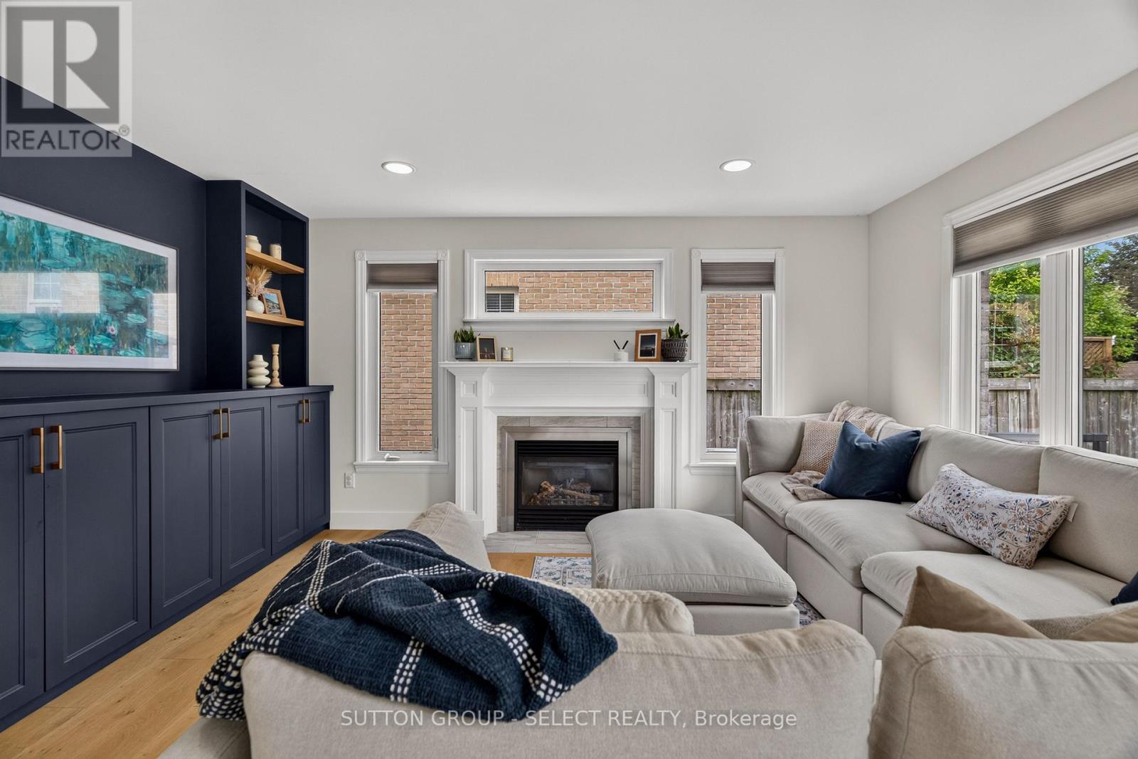 Living room custom built-ins + gas fireplace - 121 Tanoak Drive, London North (North E), ON