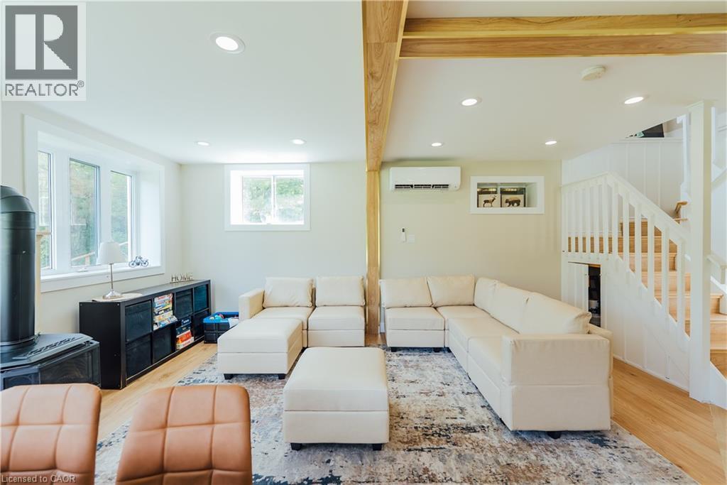 11 Side Road, Kinmount, ON