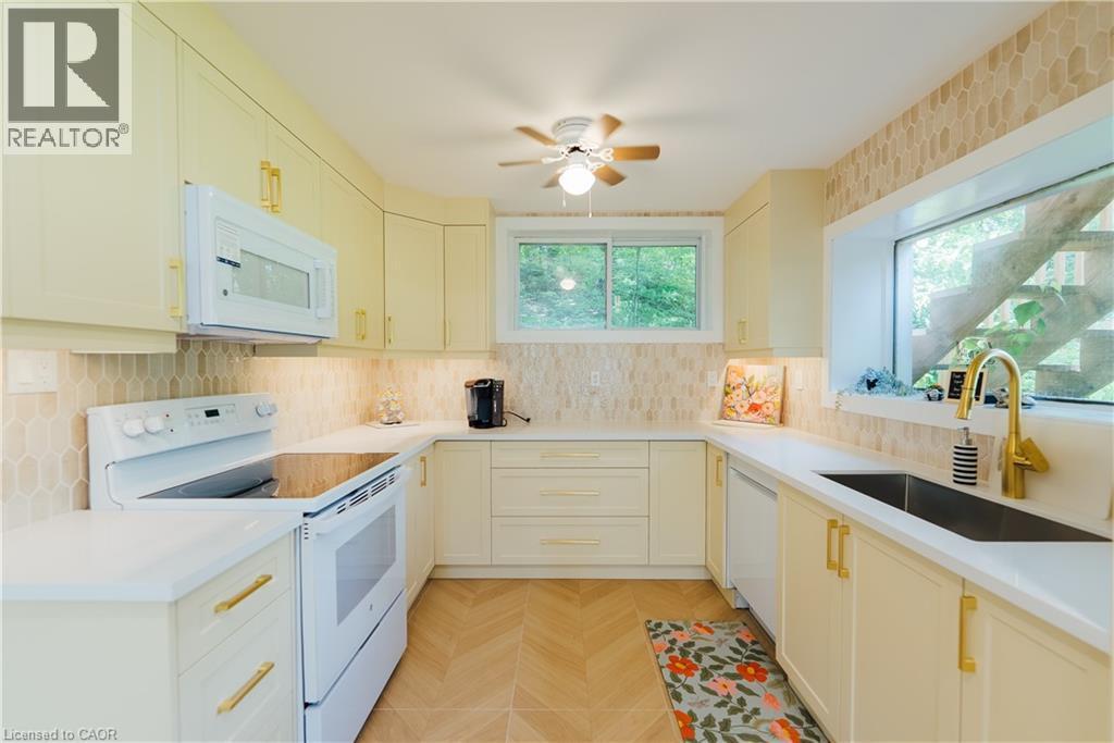 11 Side Road, Kinmount, ON