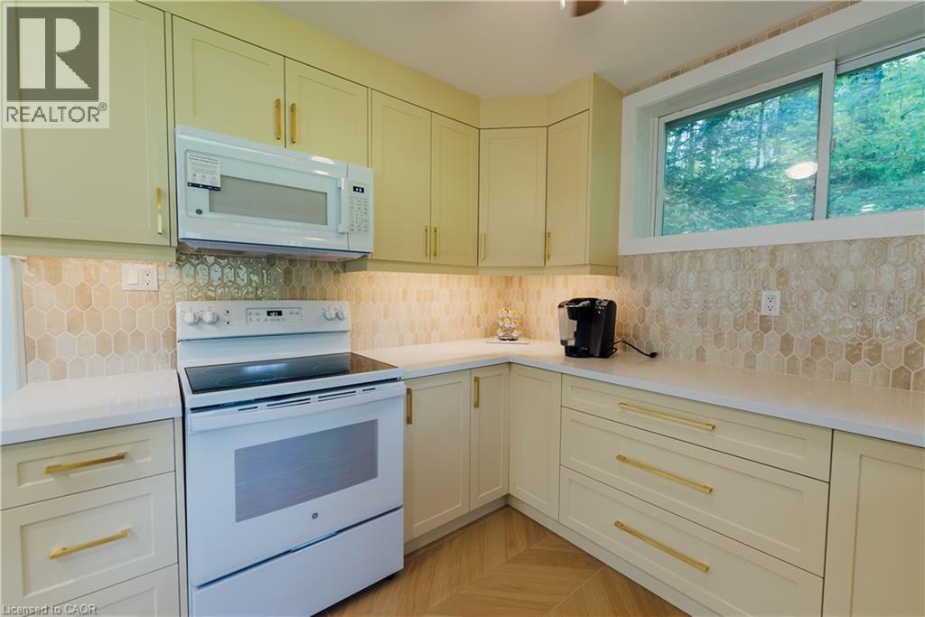 11 Side Road, Kinmount, ON