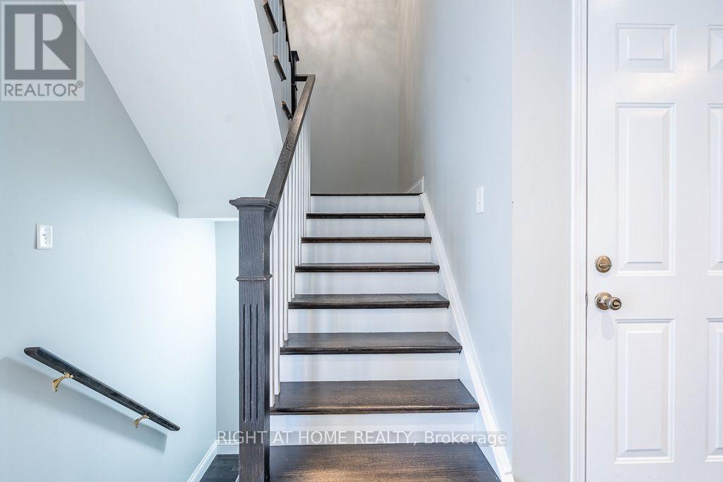 27 Panorama Way, Hamilton, ON