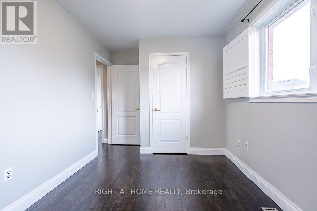 27 Panorama Way, Hamilton, ON