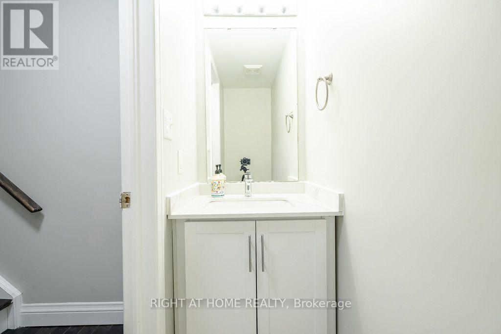 27 Panorama Way, Hamilton, ON