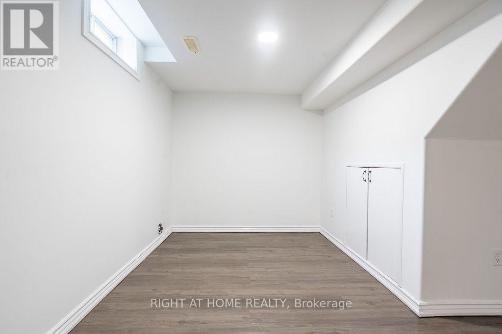 27 Panorama Way, Hamilton, ON