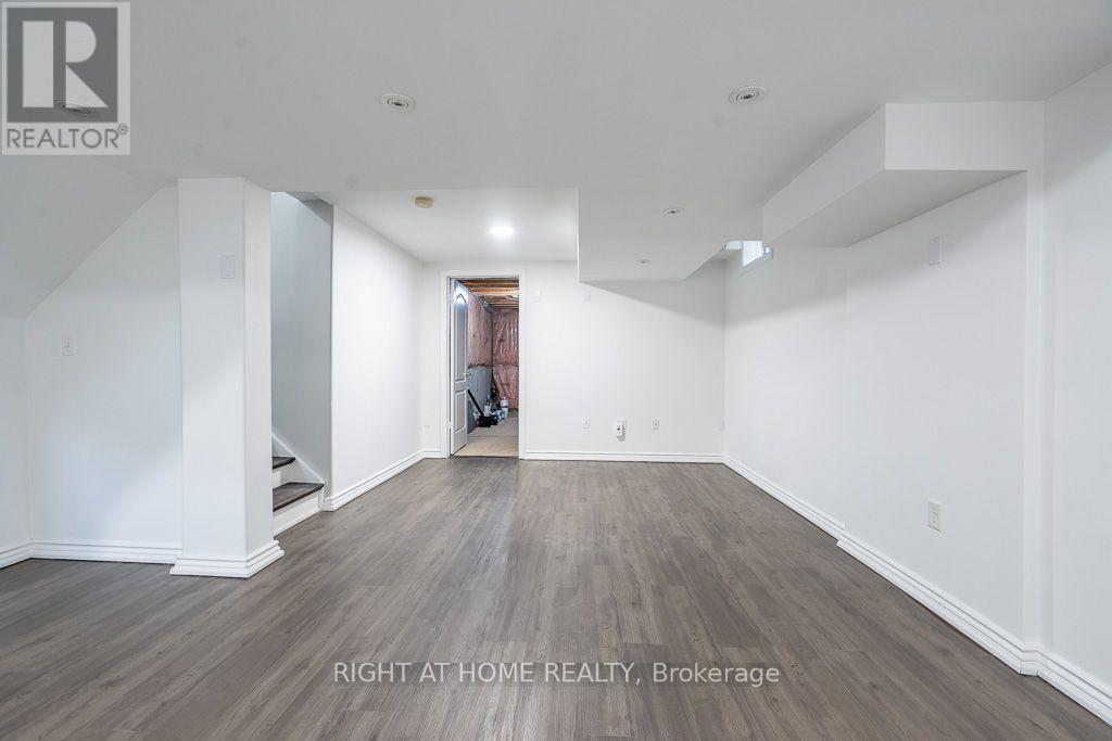 27 Panorama Way, Hamilton, ON