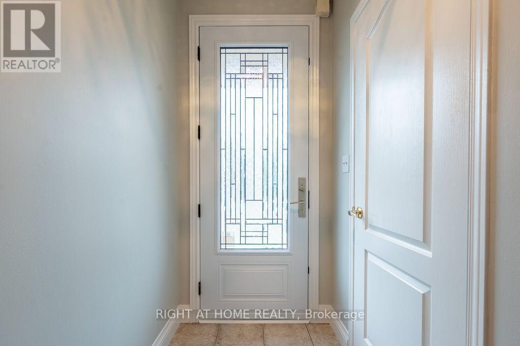 27 Panorama Way, Hamilton, ON