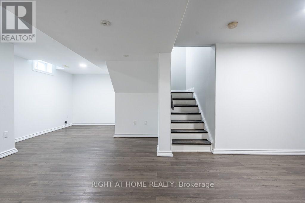 27 Panorama Way, Hamilton, ON