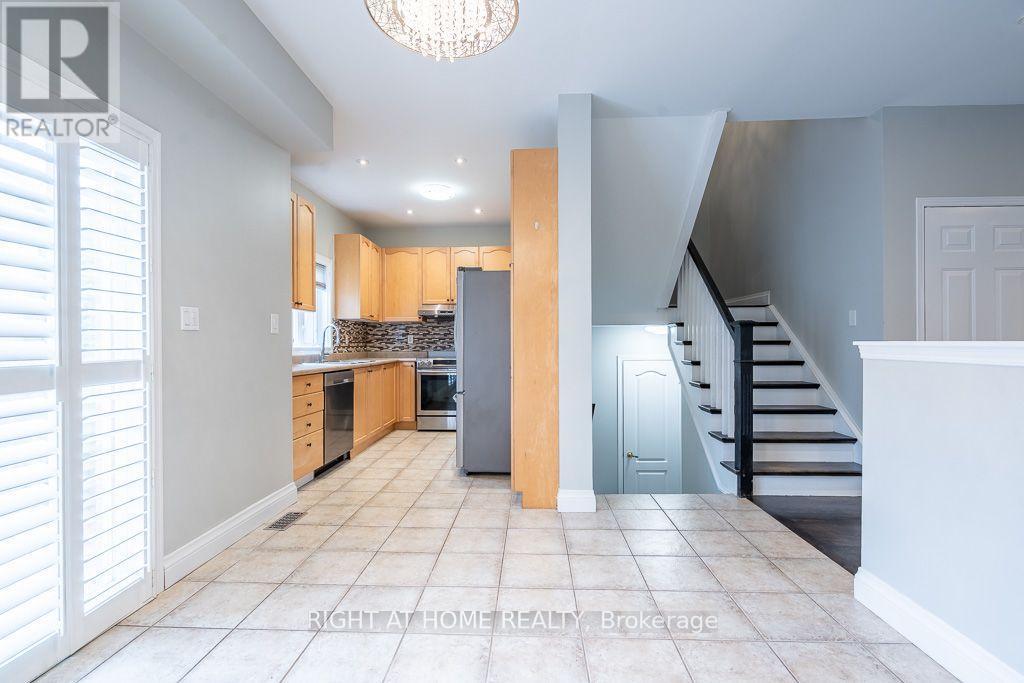 27 Panorama Way, Hamilton, ON