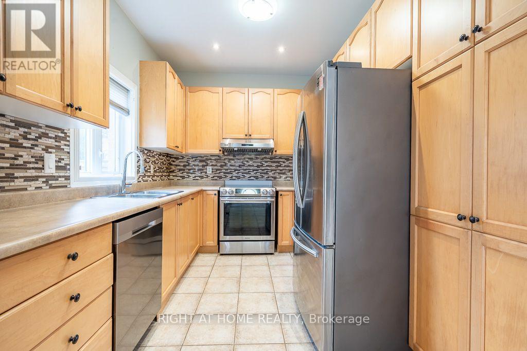 27 Panorama Way, Hamilton, ON