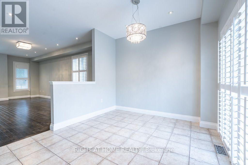 27 Panorama Way, Hamilton, ON
