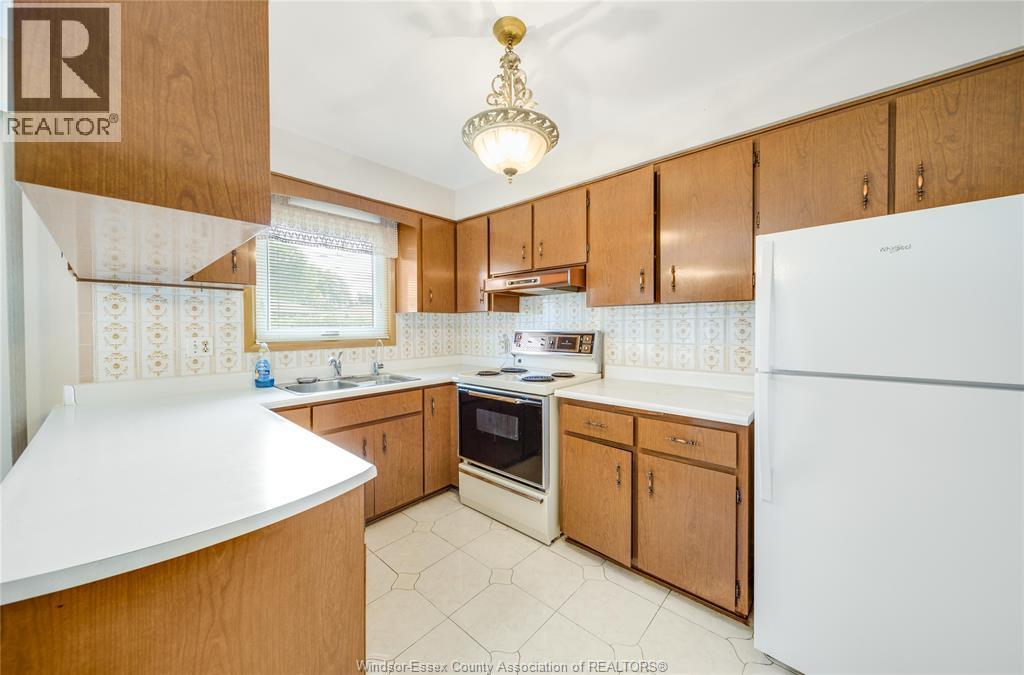 2506 Longfellow Avenue, Windsor, ON