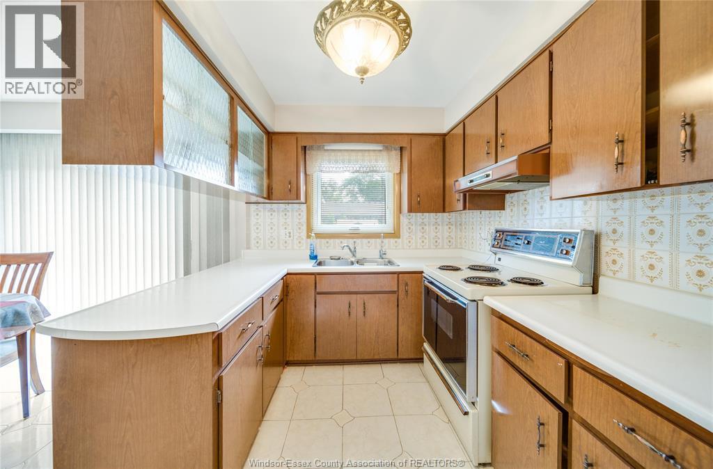 2506 Longfellow Avenue, Windsor, ON